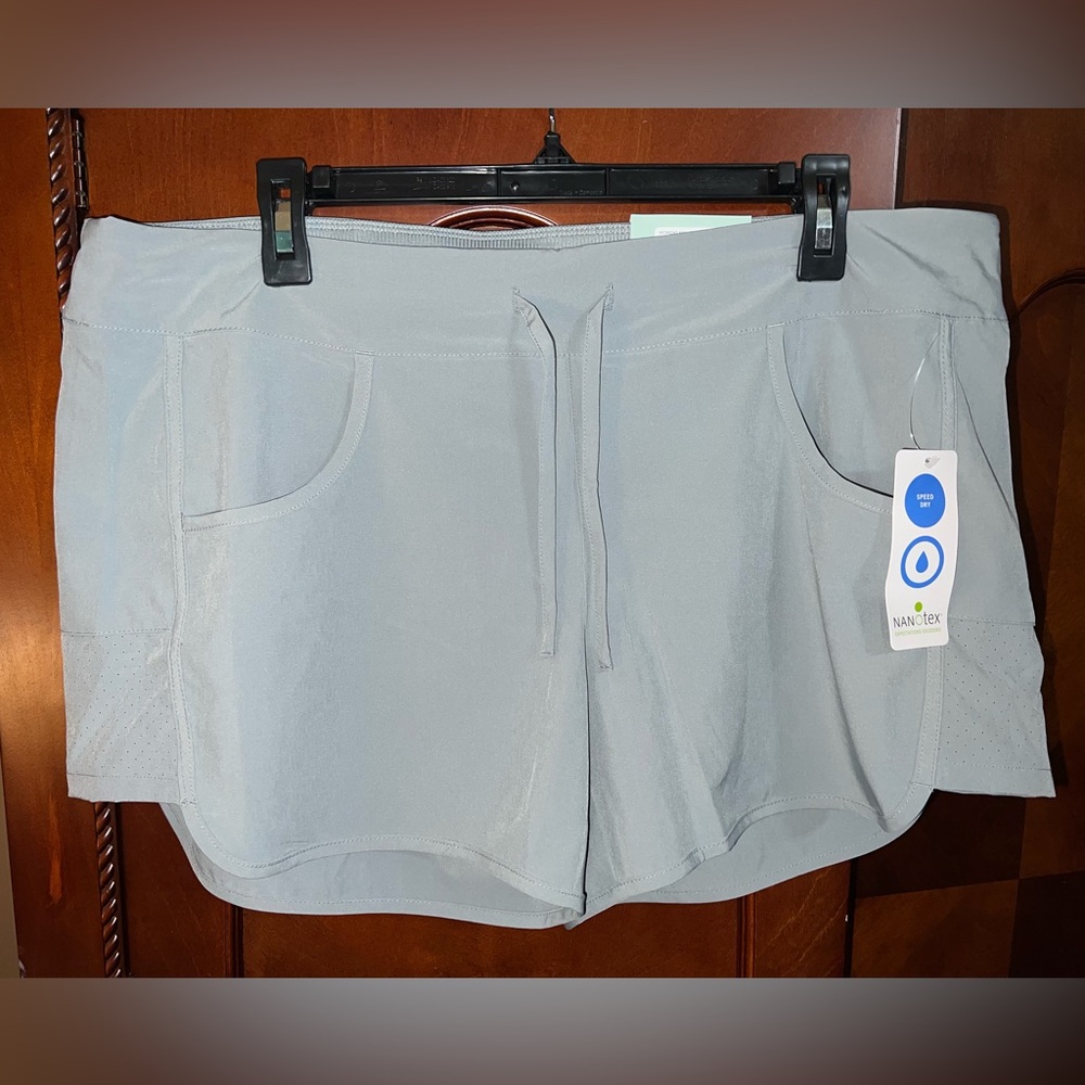 Magellan WOMENS FISH GEAR CADDO LAKE SHORT size XL. NWT
